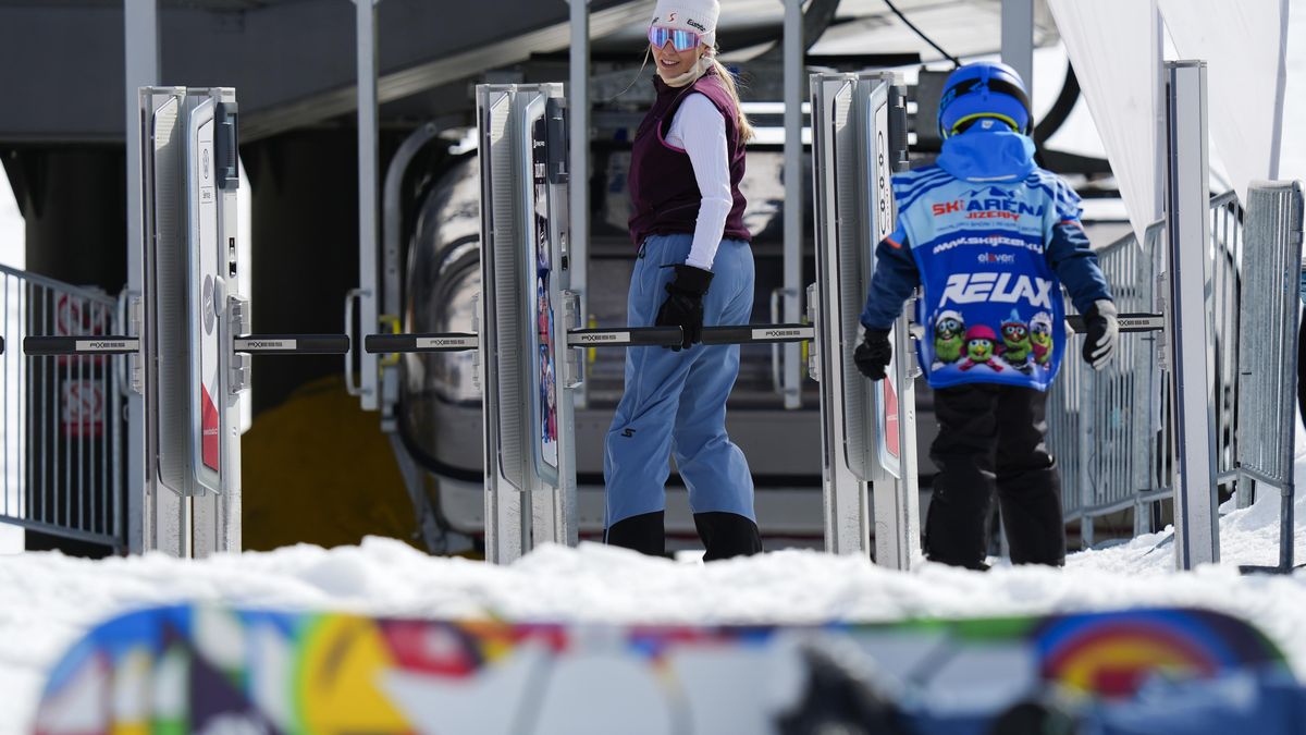 Za kolik na lyže? Ceny skipasů skáčou jako u letenek